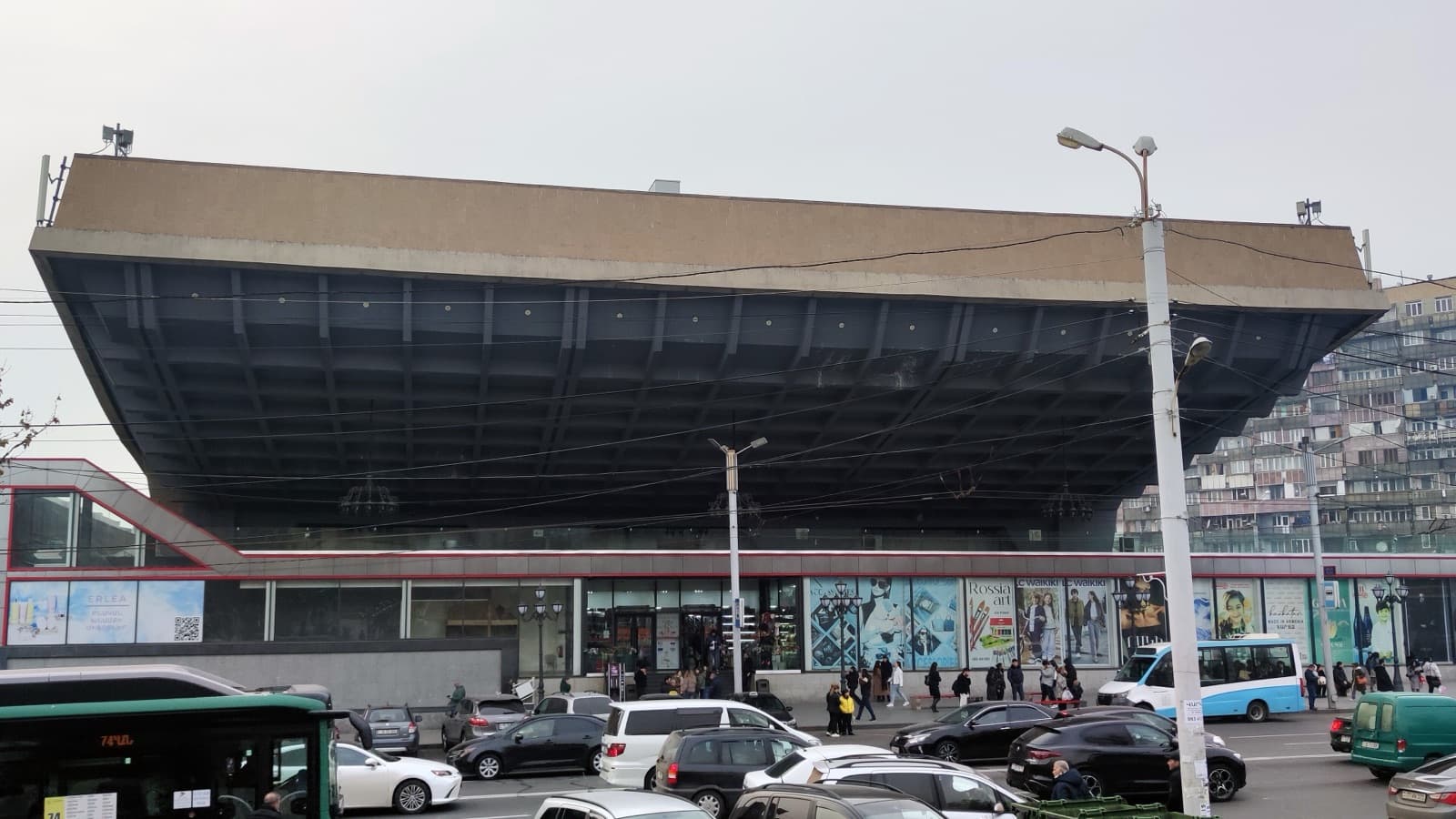 Вид со стороны главного зала